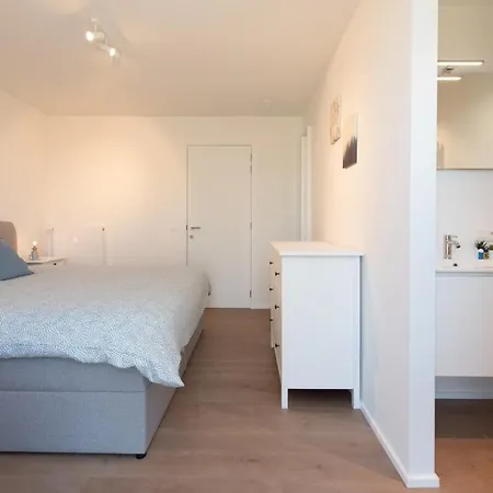 Petit Mouche - Recently Renovated Close To Villa *